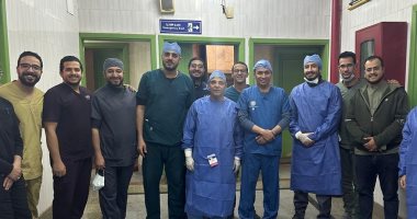 فريق طبي بسوهاج الجامعية ينجح في إجراء جراحة لاستئصال ورم سرطانى خبيث بالعين