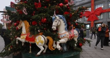 أشجار عيد الميلاد وزينة بابا نويل.. روسيا تتزين استقبالا لـ 2026