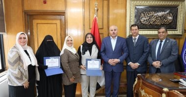 ​رئيس جامعة قناة السويس يُكرم الفائزين بجائزة الأداء المتميز لشهر نوفمبر 2025