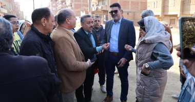 جولة ميدانية لرئيس شركة مياه القليوبية بقرية الشموت لمتابعة مشاكل الصرف الصحى