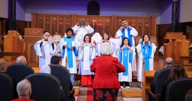 الكنيسة الأسقفية توفر ترجمة فورية بلغة الإشارة المصرية لصلوات عيد الميلاد.. صور