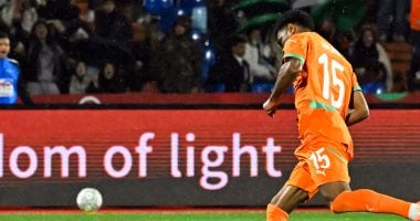 احتفال ديالو بهدفه أمام موزمبيق