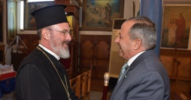 محافظ بورسعيد يزور عددًا من الكنائس للتهنئة بعيد الميلاد المجيد