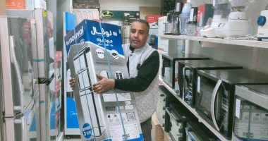 حماية المستهلك بالأقصر تقود حملة رقابية تضبط صاحب معرض أجهزة بدون مستندات 