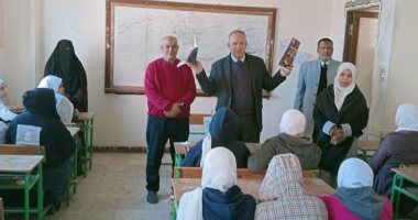 مدير تعليم أسيوط يتابع تدريب طلاب الإعدادية على امتحانات البوكلت