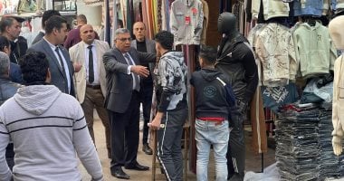 محافظ الدقهلية يتفقد سوق الخواجات ويشدد على إصدار قرارات غلق للمحال