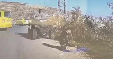 مستوطن إسرائيلى يدهس فلسطينيا أثناء أدائه الصلاة بالضفة الغربية.. فيديو