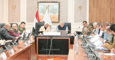 محافظ الوادى الجديد يعقد اجتماعًا لمتابعة موقف ملفات التقنين والتصالح