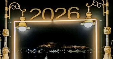 الأقصر عروس جميلة مستعدة لاحتفالات رأس السنة.. أعمال ترميم بلاط أرضية ساحة معبد الكرنك.. تنفيذ حملات نظافة وتركيب إنترلوك أمام "بارك" الحنطور.. وخطة شاملة لتجميل المدينة بأشجار الكريسماس والأضواء المبهجة.. صور