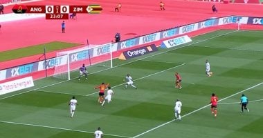 جانب من مباراة أنجولا ضد زيمبابوي في كأس أمم أفريقيا