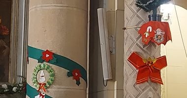 كنائس الإسكندرية تتزين لاستقبال احتفالات رأس السنة وعيد الميلاد.. مزود البقر وشجرة الكريسماس أبرز مظاهر الزينة.. رفع كفاءة الإضاءة وإزالة الإشغالات من محيط الكنائس.. والمحافظ: السلام رسالة مصر الأولى.. صور