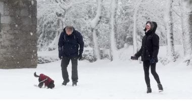 اسبانيا مغطاه بالثلوج