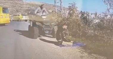 جندي إسرائيلي يدهس فلسطينيا 