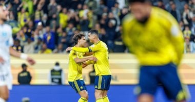 لاعبو النصر يحتفلون بهدف الفوز الأخير ضد الأخدود