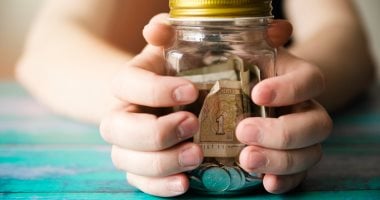 3 ردود أفضل من "مش معانا فلوس" تعلم طفلك قيمة المال من غير حرمان 