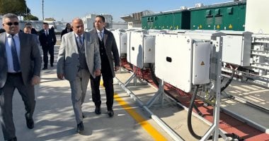وزير الكهرباء يزور معامل اختبارات بطاريات تخزين لشركة هواوي خلال زيارته الحالية للصين