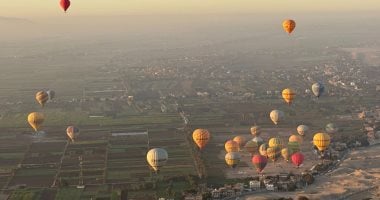 تحليق 80 رحلة بالون طائر غرب الأقصر تقل 1920 سائح من حول العالم.. صور