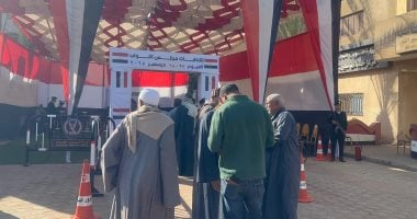 طوابير من الناخبين أمام اللجان الانتخابية بالفيوم