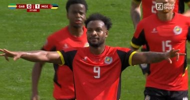 فيصل بنجال يحتفل بهدفه أمام الجابون 