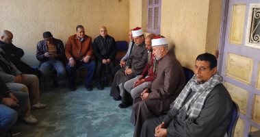 وفد من الأزهر الشريف يقدم العزاء لأسرة طفلة عثر على جثتها فى جوال بالغربية