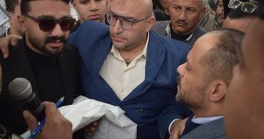 الصلح خير.. لحظة تقديم الكفن لإنهاء خصومة ثأرية عمرها 13 سنة فى بنى سويف