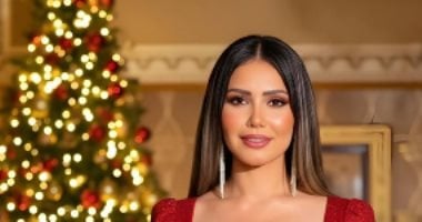 إيناس عز الدين تحتفل بالكريسماس بصور جديدة على طريقتها الخاصة
