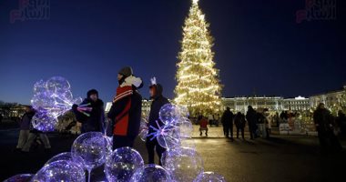 احتفالات رأس السنة.. سانت بطرسبرج تتزين بالأنوار وشجرة عيد الميلاد