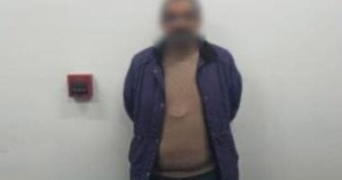 وزارة الداخلية تضبط شخصًا يوزع كروت دعائية بمحيط لجان الاسكندرية  