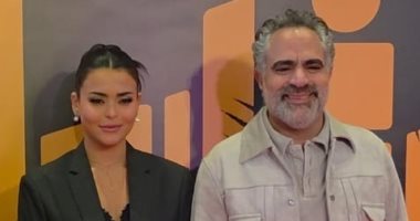 أسماء جلال ومحمد شاهين يحتفلان بعرض فيلم إن غاب القط.. صور
