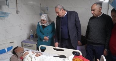 محافظ الغربية يطمئن على 17 عاملاً مصابين بادعاء تسمم غذائى بمستشفى المحلة