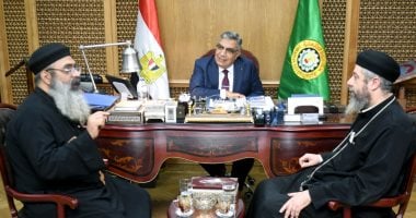 محافظ الدقهلية يستقبل بمكتبه وفد مطرانية الأقباط فى ميت غمر 