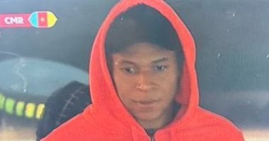 كيليان مبابي يحضر مباراة كوت ديفوار ضد الكاميرون