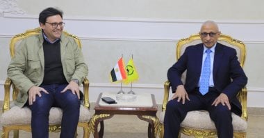 محافظ شمال سيناء يستقبل وزير الثقافة على هامش فعاليات المؤتمر العام لأدباء مصر