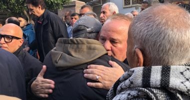 العشرات يودعون جنازة المونديالي صابر عيد بحضور الكابتن شوقي غريب.. صور