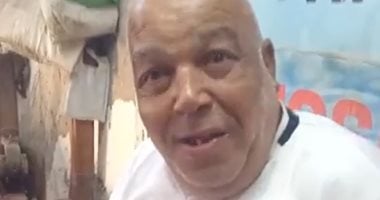 مسعد محمد عمر من أمهر صناع السجاد والجوبلان