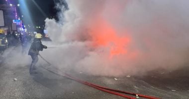 السيطرة على حريق سيارة فى منطقة بولاق أبو العلا.. صور