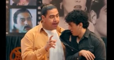 متسابقان بكاستنج يستعيدان مشهدا لعبد المنعم إبراهيم وتوفيق الدقن.. فيديو