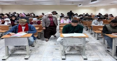 عميد إعلام القاهرة ووكيل الكلية يتفقدون لجان امتحانات الترم الأول