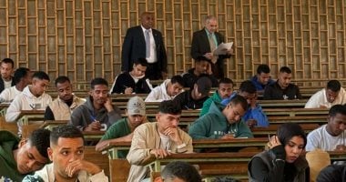رئيس جامعة أسوان يتابع امتحانات كلية علوم الرياضة