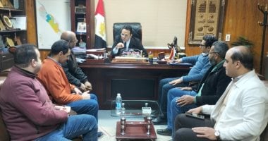 وكيل صحة سوهاج يلتقى أطباء قسم العظام بمستشفى طهطا لبحث تطوير الخدمات