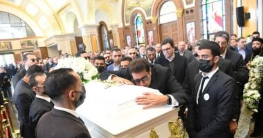 وزير الثقافة يشارك فى تشييع جنازة والدة هانى رمزى