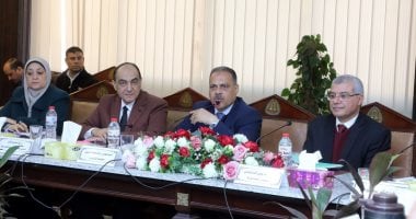 محافظ الشرقية يشارك فى إجتماع مجلس جامعة الزقازيق