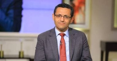 خالد البلشى وعصام زكريا وأشرف فايق فى عزاء المخرج الراحل عمرو بيومى