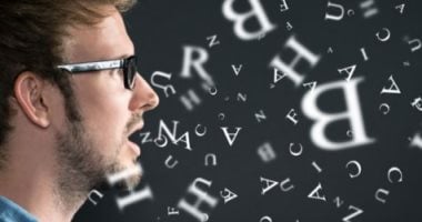 صحتك بالدنيا.. هولندى ينسى لغته ويتحدث بالإنجليزية بعد عملية جراحية.. روشتة للتعامل مع نزلة البرد.. ابتكار مسحوق يوقف النزيف خلال ثوان.. لماذا تحتاج لشرب الماء أكثر فى الشتاء.. ومشروبات تدعم مستويات فيتامين د 