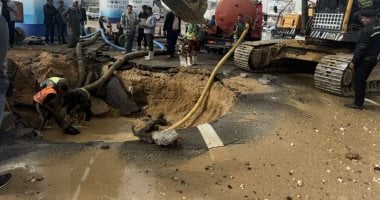 جهاز القاهرة الجديدة ينتهى من شفط المياه وبدء أعمال الحفر لإصلاح كسر خط الطرد