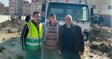 الانتهاء من لحام ماسورة واختبارها لضخ المياه بعد انقطاع ثلاث أيام بمركزين فى الشرقية.. مباشر