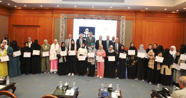 محافظ أسوان يشهد تخريج متدربى طاقات ملهمة ببنبان.. صور