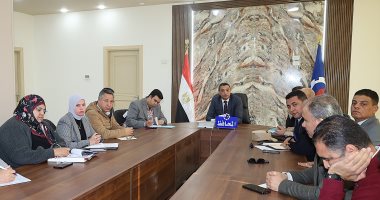 محافظ السويس يبحث مع المستثمرين تذليل معوقات المشروعات ودعم التنمية