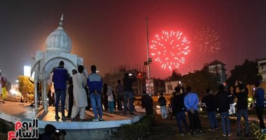 باكستان تحتفل برأس السنة بعروض ألعاب نارية وسط حشود جماهيرية