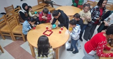 كريسماس بطابع مصرى قديم أطفال متحف شرم الشيخ يلونون شجرة اللوتس